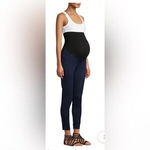 Time&Tru Maternity Jegging
Med (8-10) 
SlimFit 
Dark Wash 
Denim Stretch 
NWT